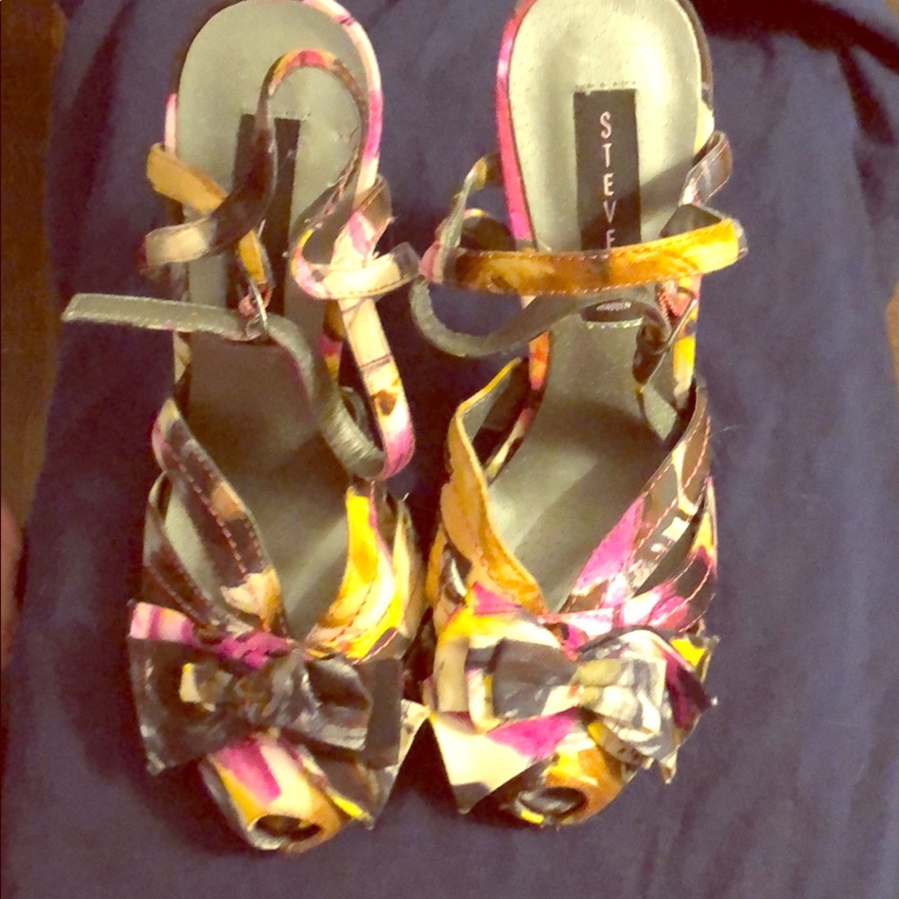 Steven by Steve Madden peep toe floral sandals